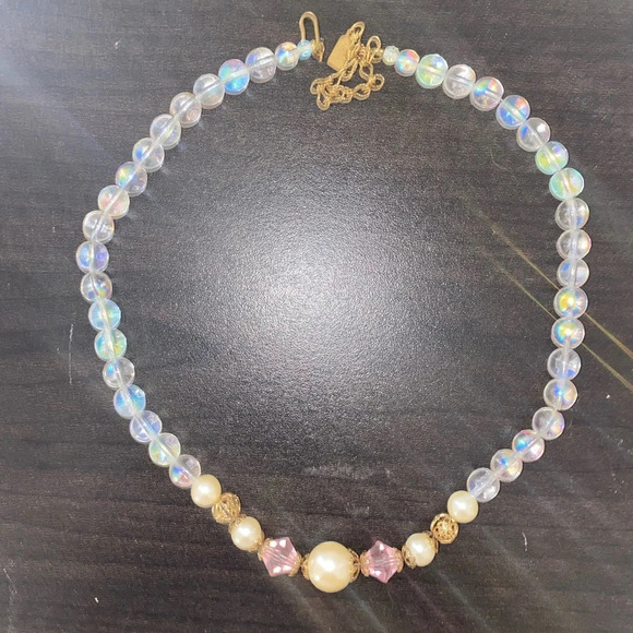 Pink White and Clear Short Beaded Necklace - Picture 2 of 2